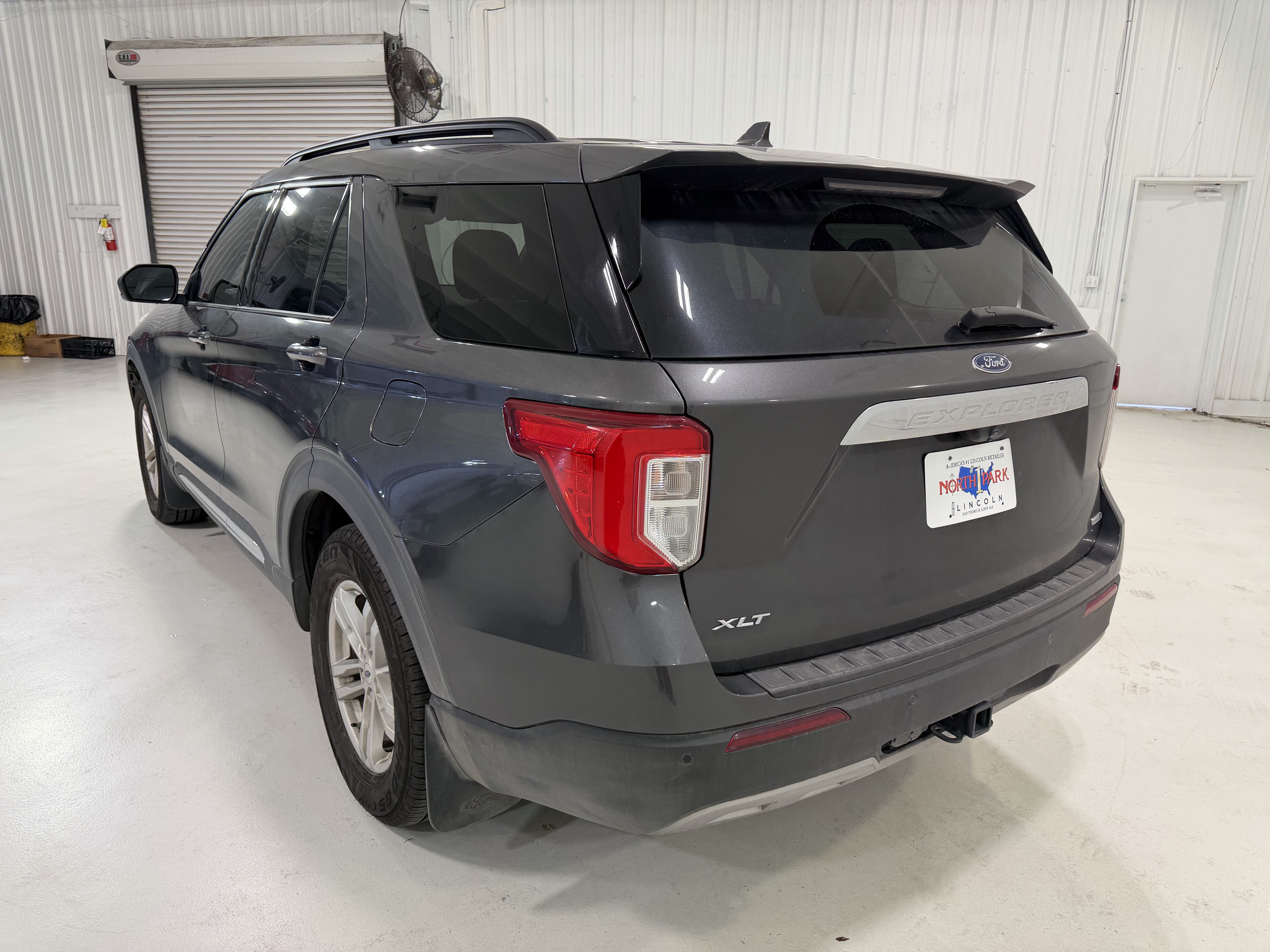 Used 2020 Ford Explorer XLT w/ Equipment Group 202A AWD/4WD image 3