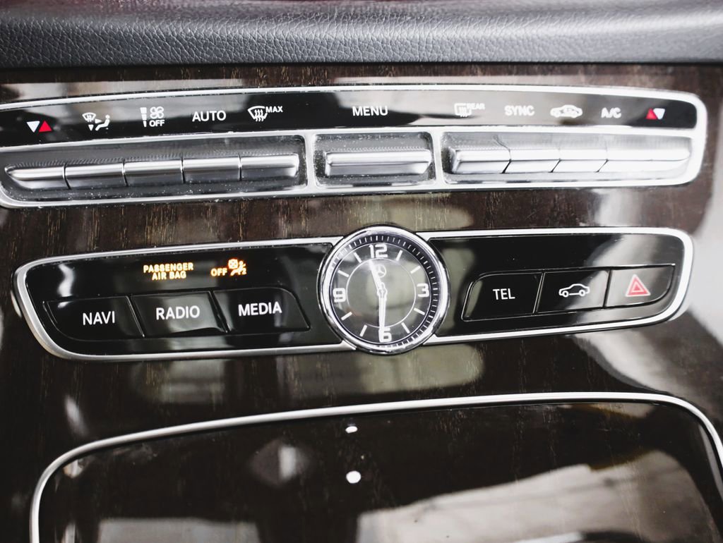 Certified 2019 Mercedes-Benz E 300 4MATIC image 19