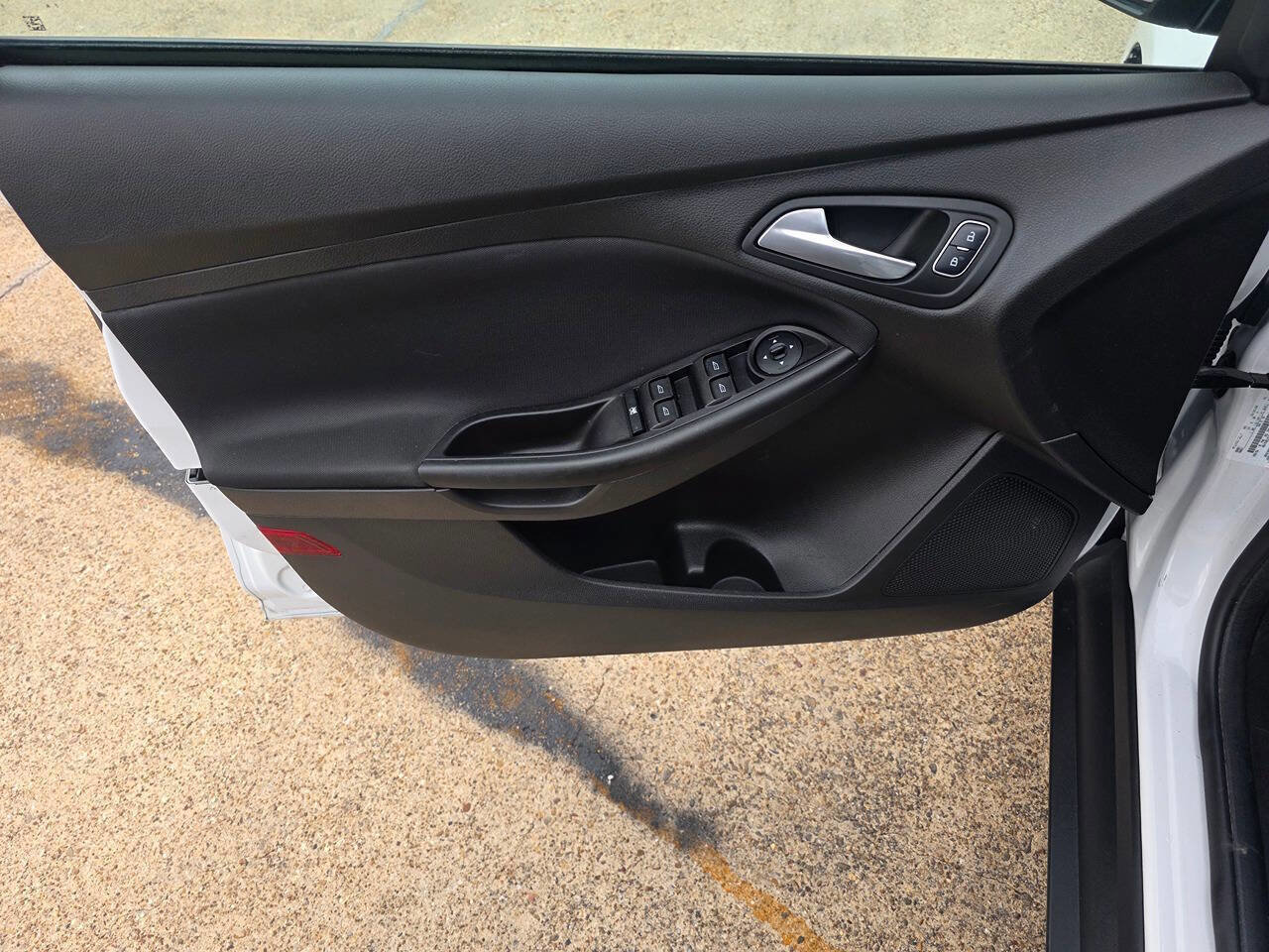 Used 2018 Ford Focus SE image 17