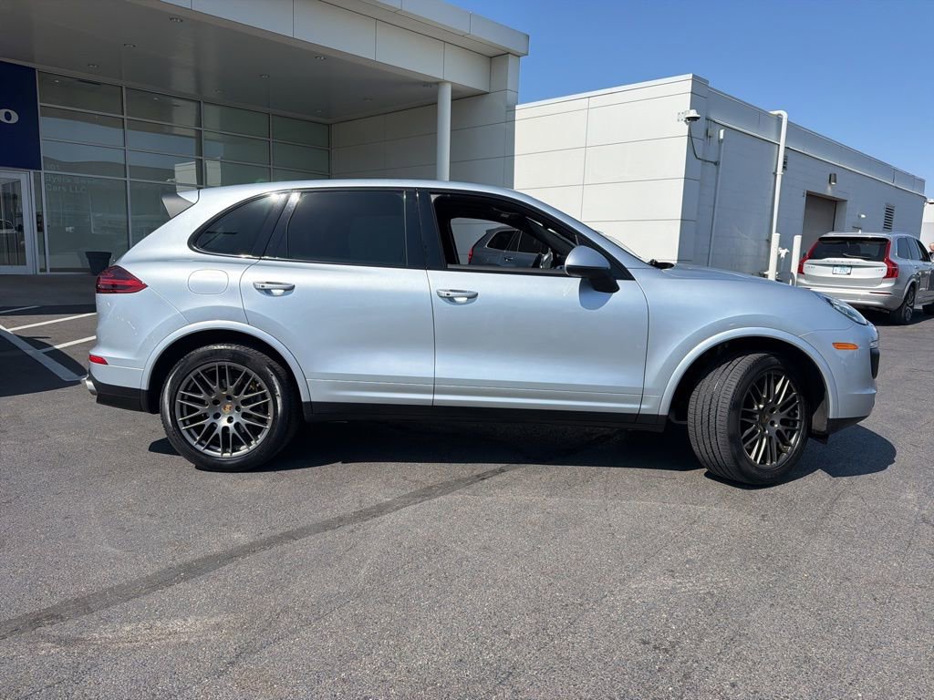 Used 2017 Porsche Cayenne Platinum Edition image 3