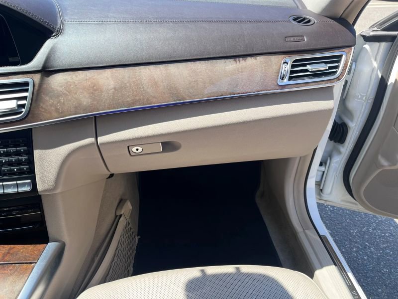 Used 2015 Mercedes-Benz E 400 4MATIC Sedan image 24