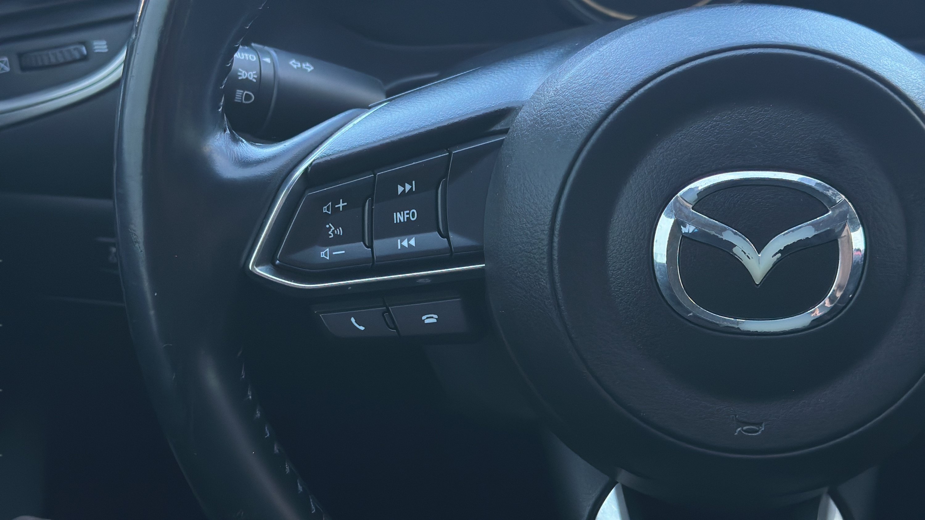 Used 2018 MAZDA MAZDA3 Touring FWD image 11