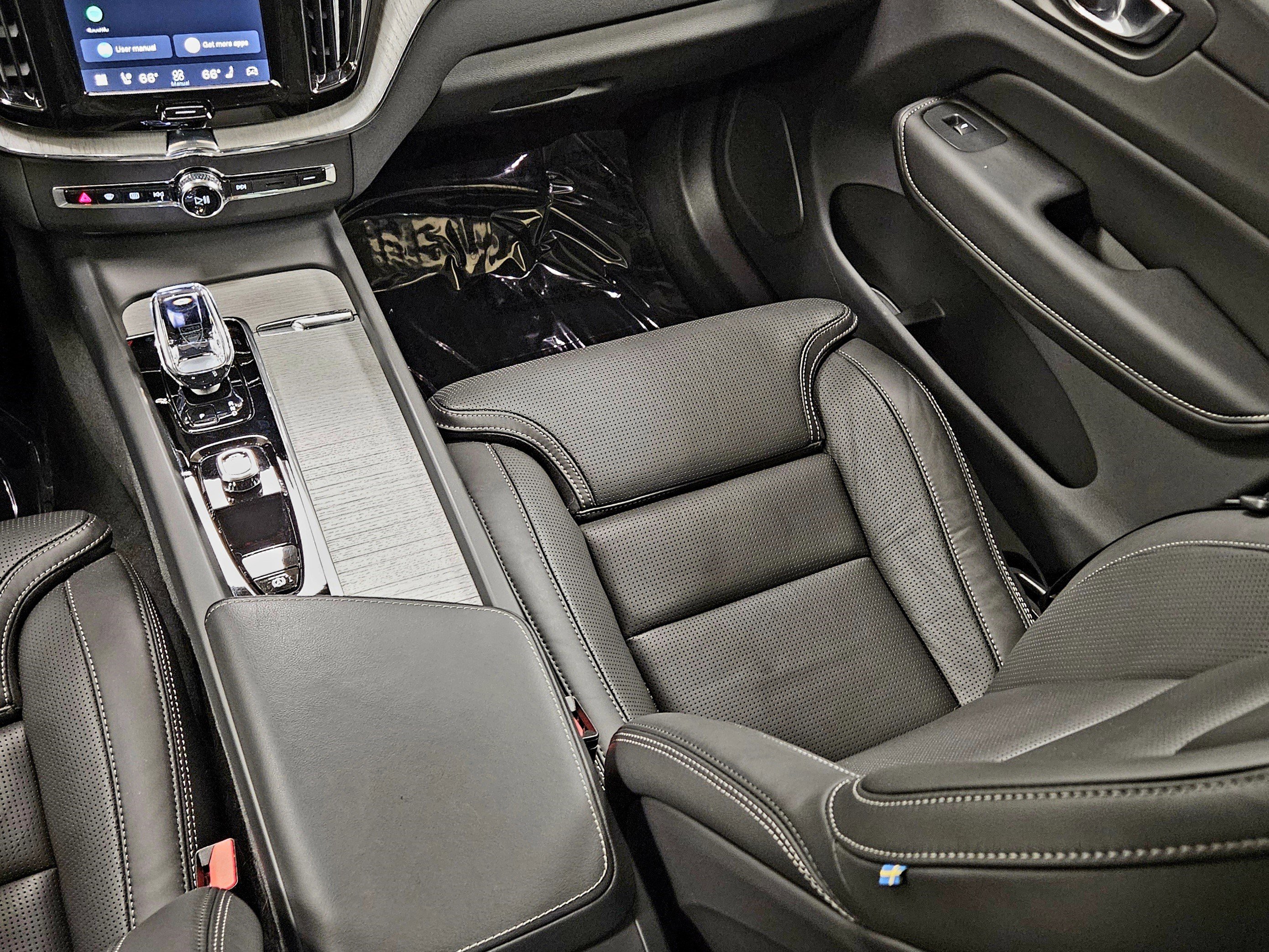 Used 2025 Volvo XC60 T8 Ultra w/ Protection Package Premier image 14