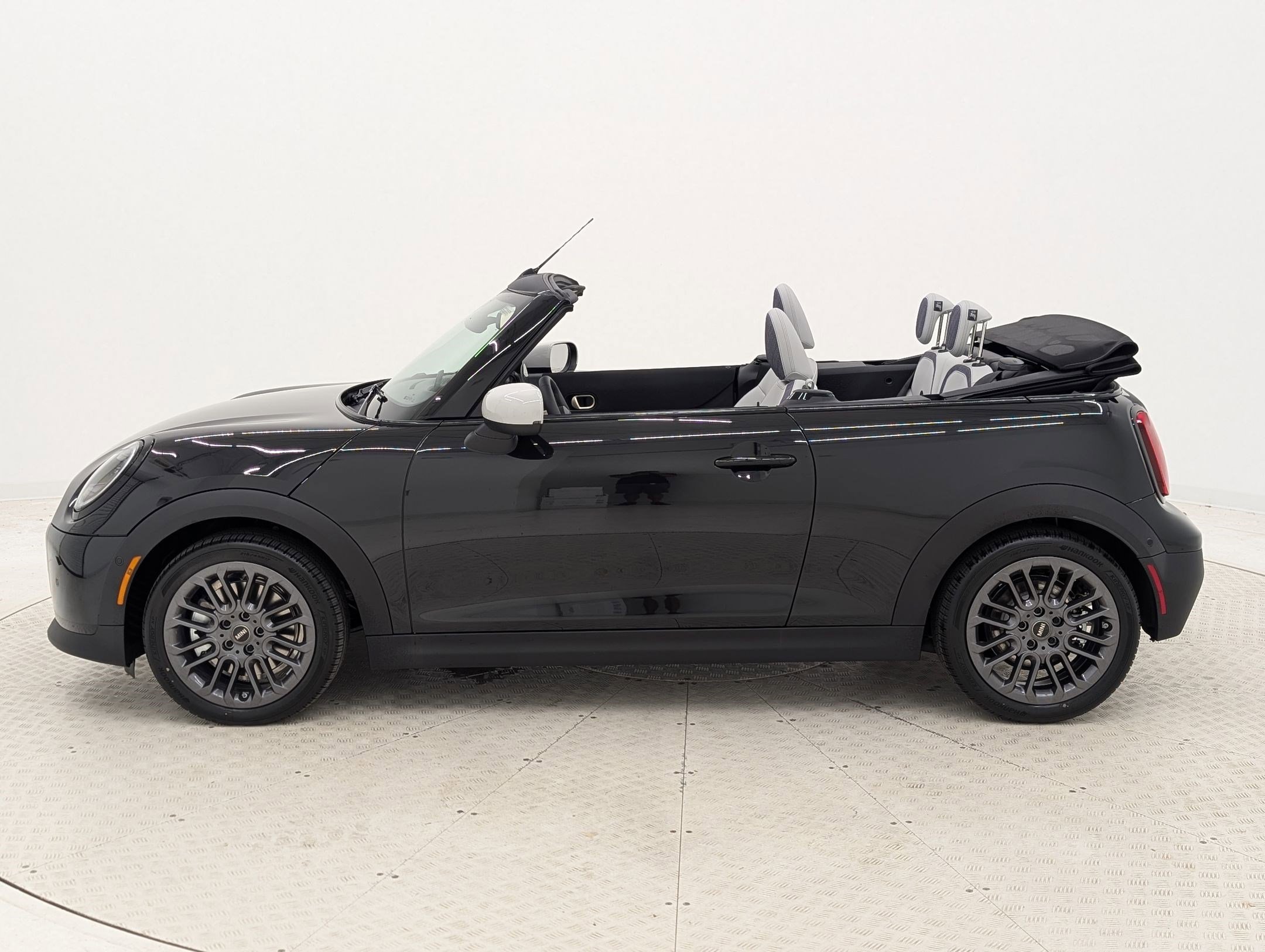 New 2026 MINI Cooper S image 2