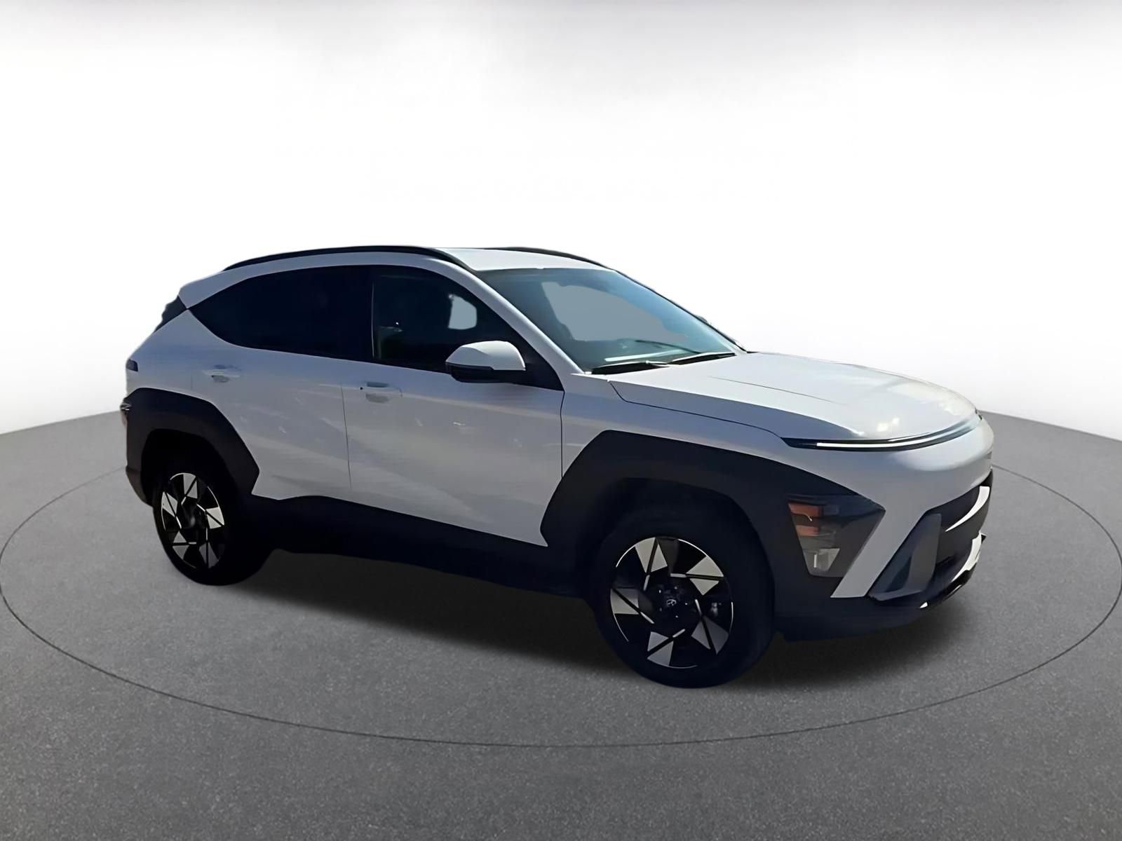 Used 2025 Hyundai Kona SEL image 2