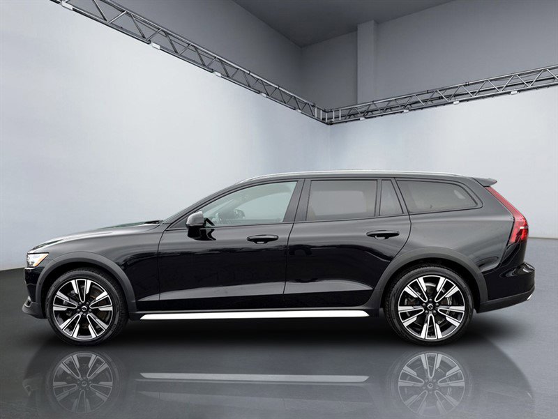 Used 2020 Volvo V60 T5 Cross Country w/ Protection Package Premier image 2