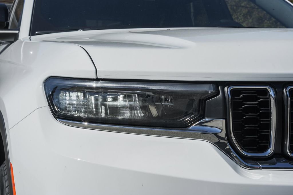 New 2025 Jeep Grand Cherokee Laredo X w/ Luxury Tech Group I image 13