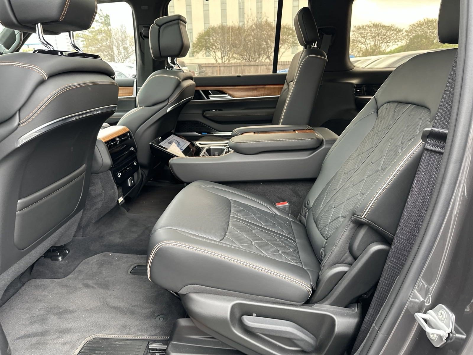 New 2023 Jeep Grand Wagoneer Series III image 17