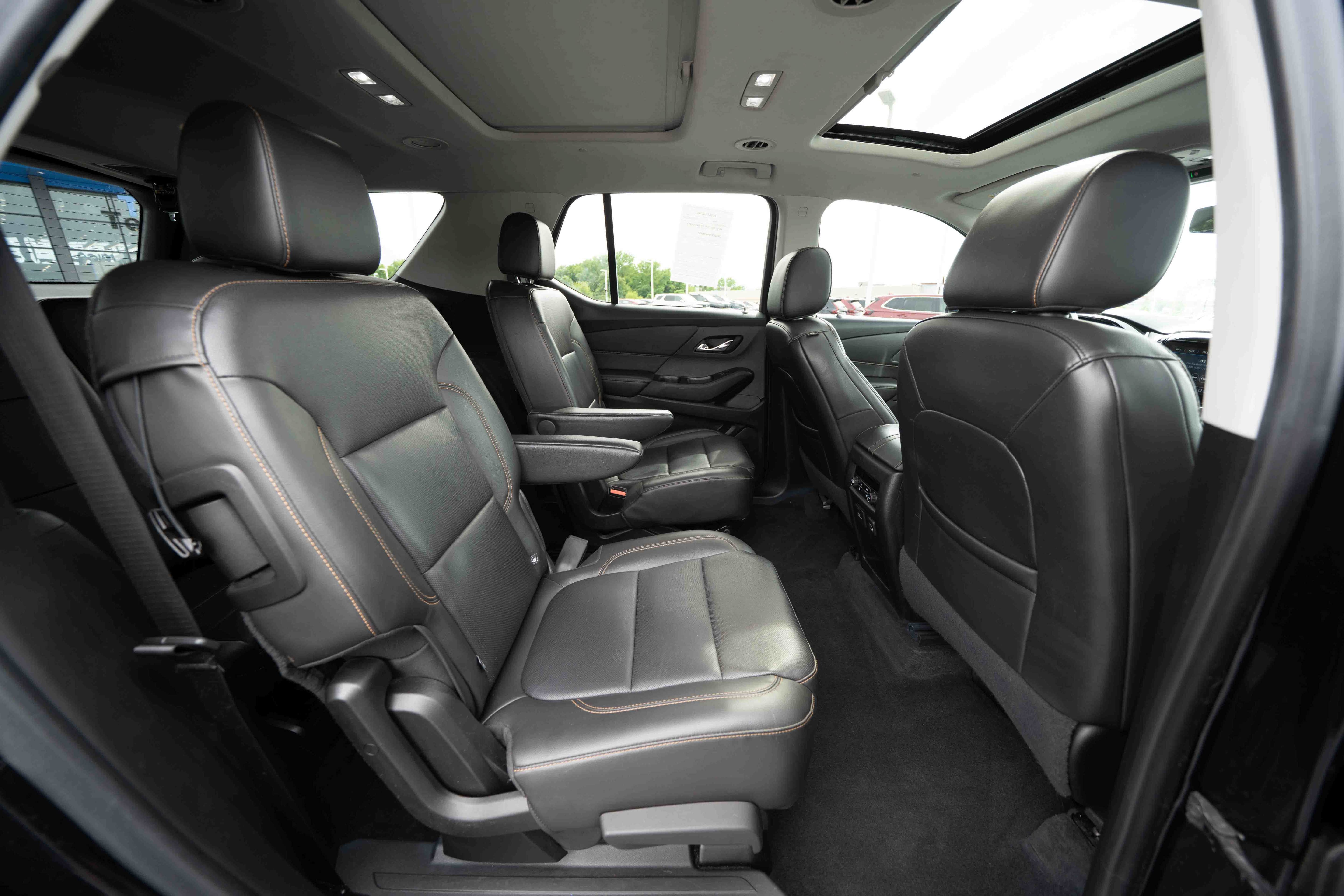 Used 2021 Chevrolet Traverse Premier w/ Redline Edition AWD/4WD image 25