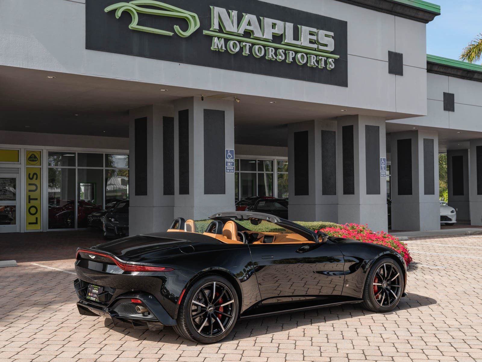 Used 2021 Aston Martin V8 Vantage Roadster RWD image 25
