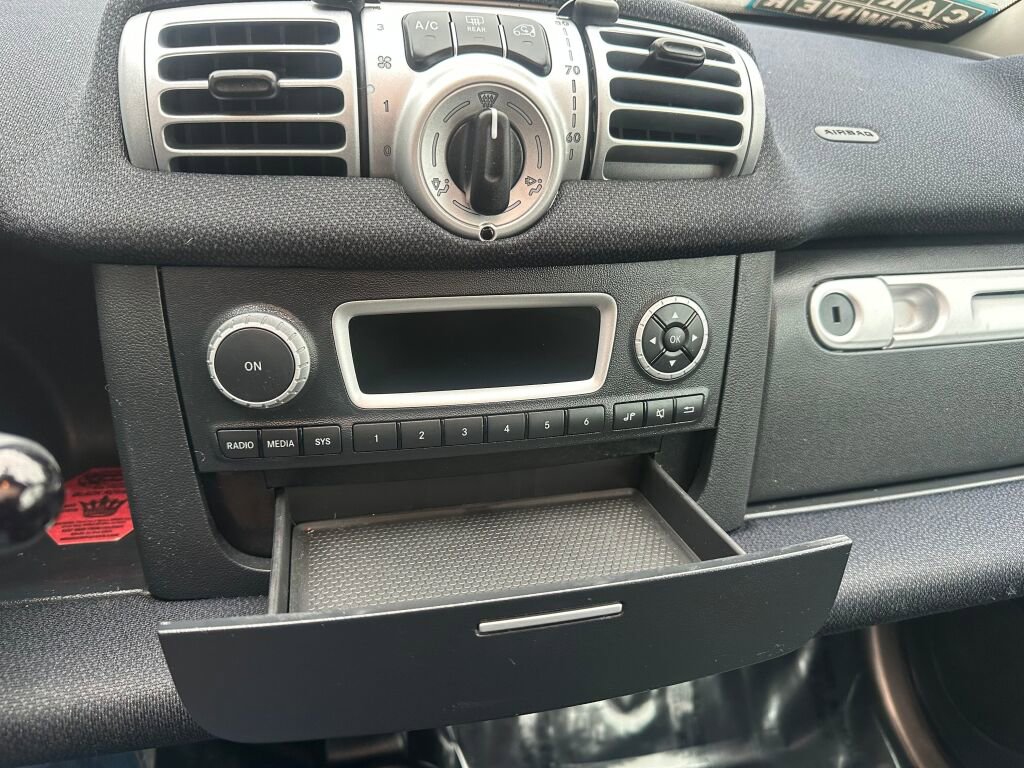 Used 2013 smart fortwo passion image 18