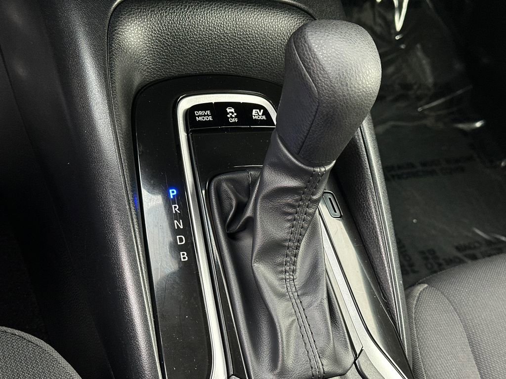 Used 2025 Toyota Corolla LE image 28