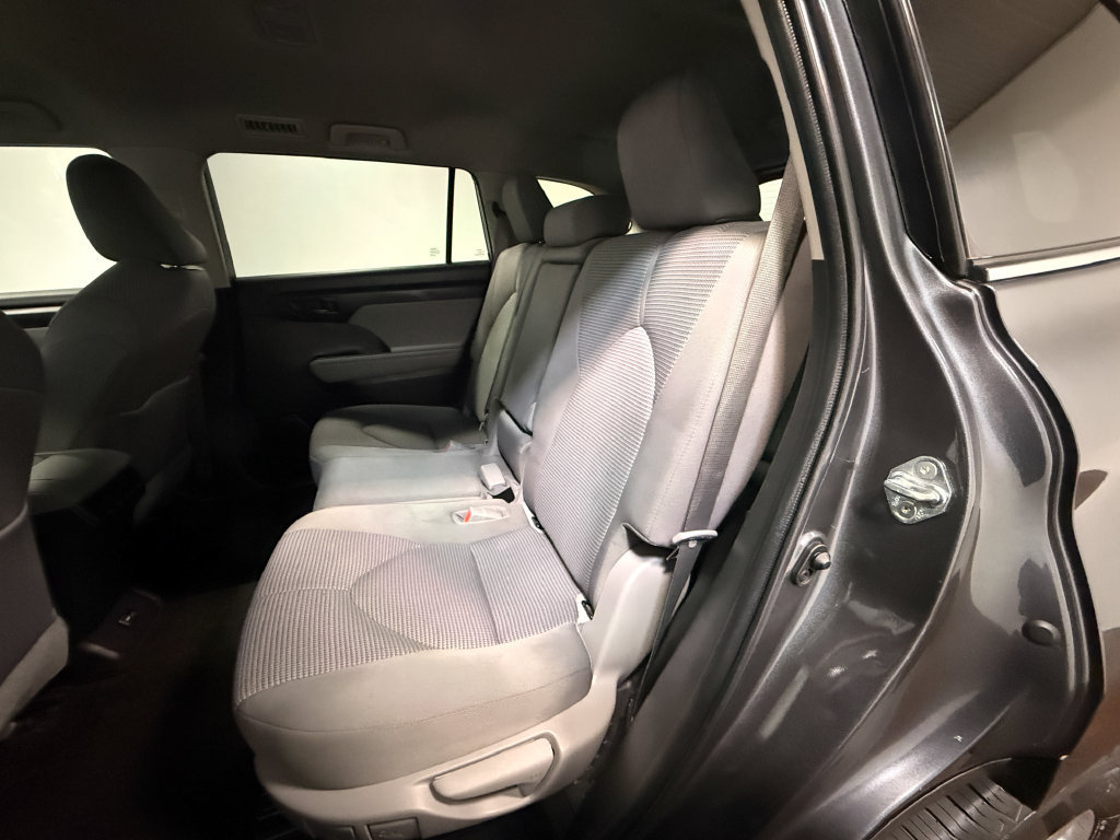 Used 2023 Toyota Highlander L FWD image 8
