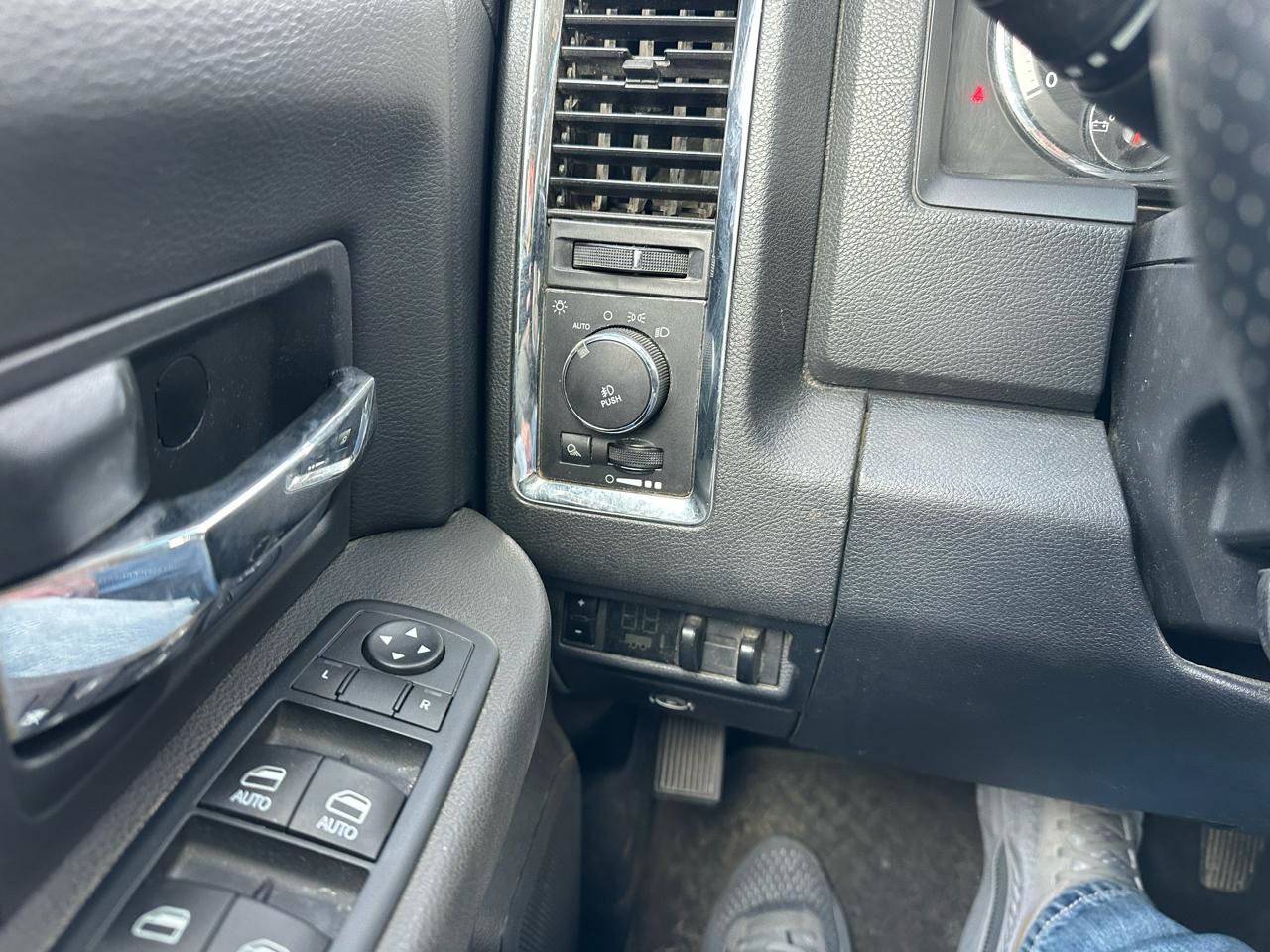 Used 2011 RAM 3500 Laramie w/ HD Snow Plow Prep Group image 19