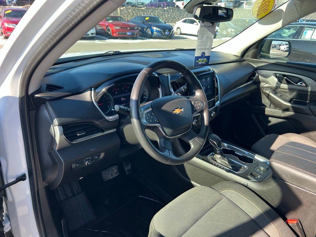 Used 2021 Chevrolet Traverse LT w/ LPO, Blackout Package image 17