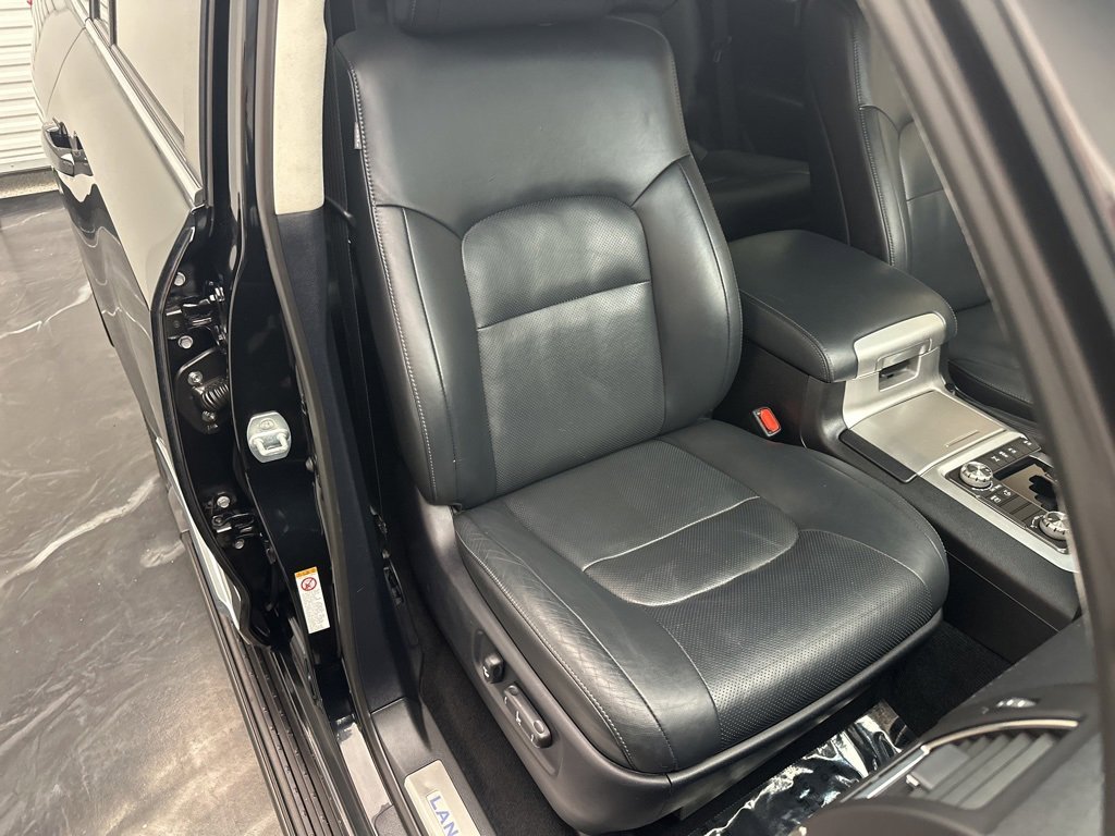 Used 2016 Toyota Land Cruiser image 9