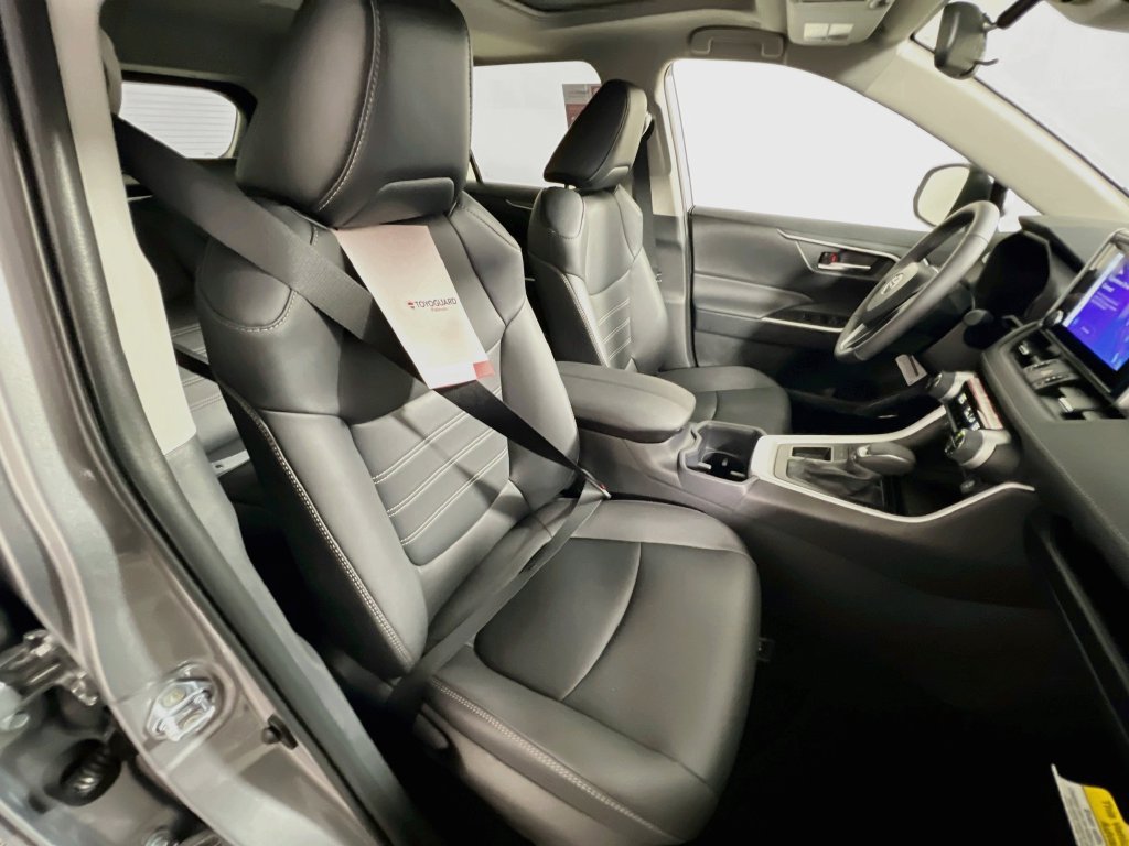 Used 2025 Toyota RAV4 XLE Premium FWD image 26
