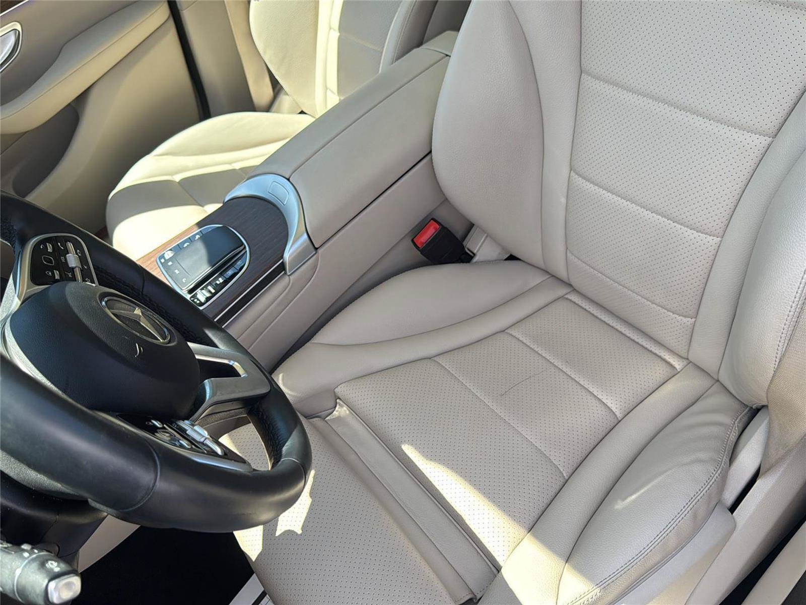 Used 2022 Mercedes-Benz GLC 300 4MATIC w/ Multimedia Package Lite image 15