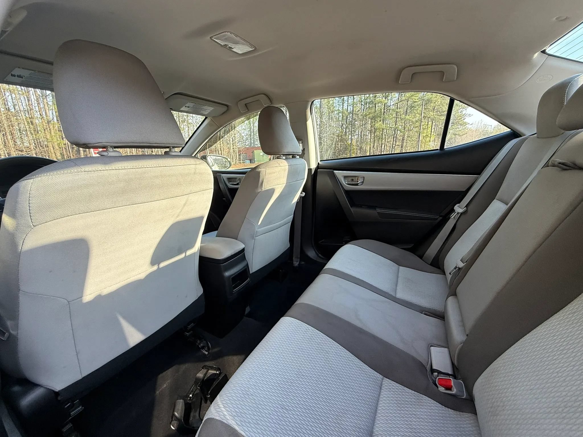 Used 2018 Toyota Corolla LE FWD image 15
