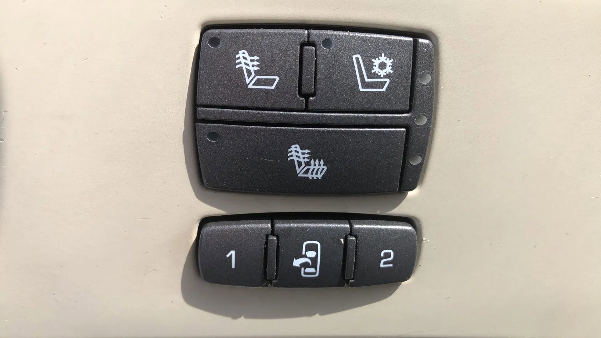 Used 2011 Cadillac DTS Platinum image 26