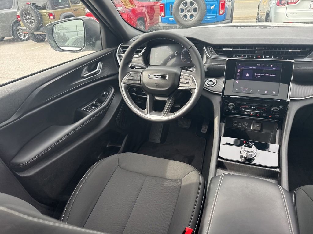 Used 2025 Jeep Grand Cherokee Laredo X image 10