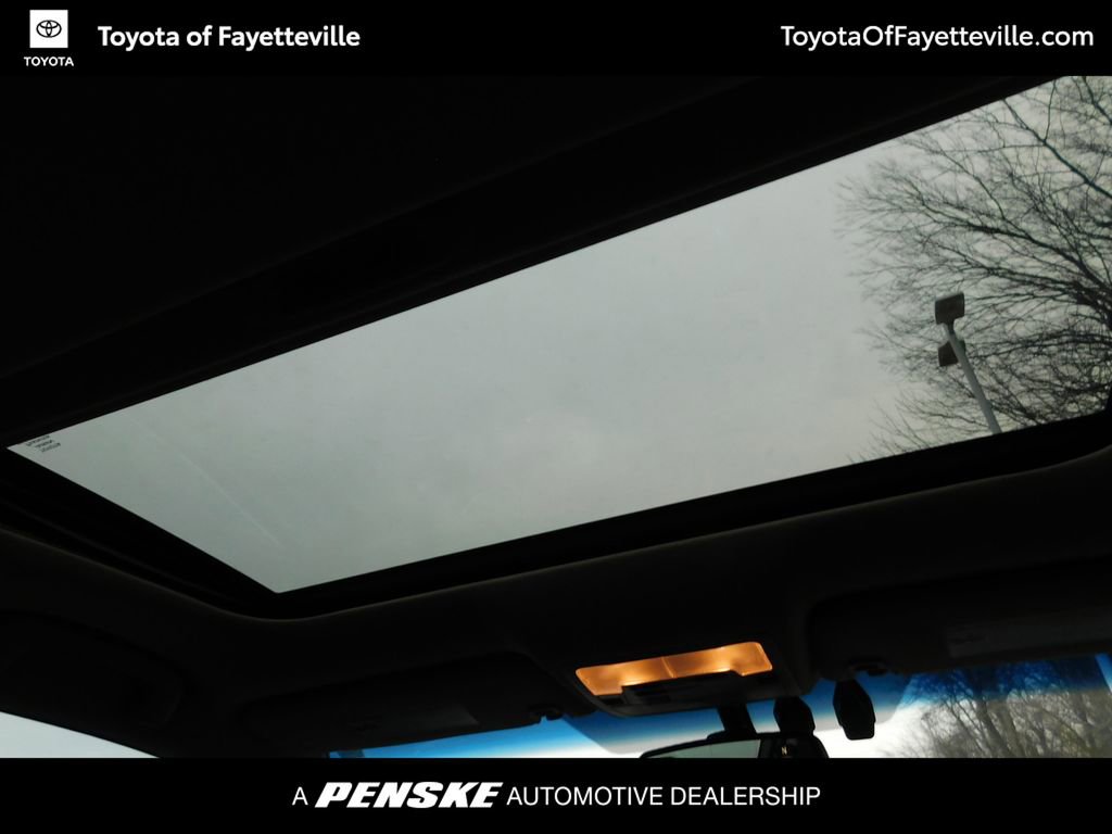 Used 2014 Toyota Avalon Limited image 3