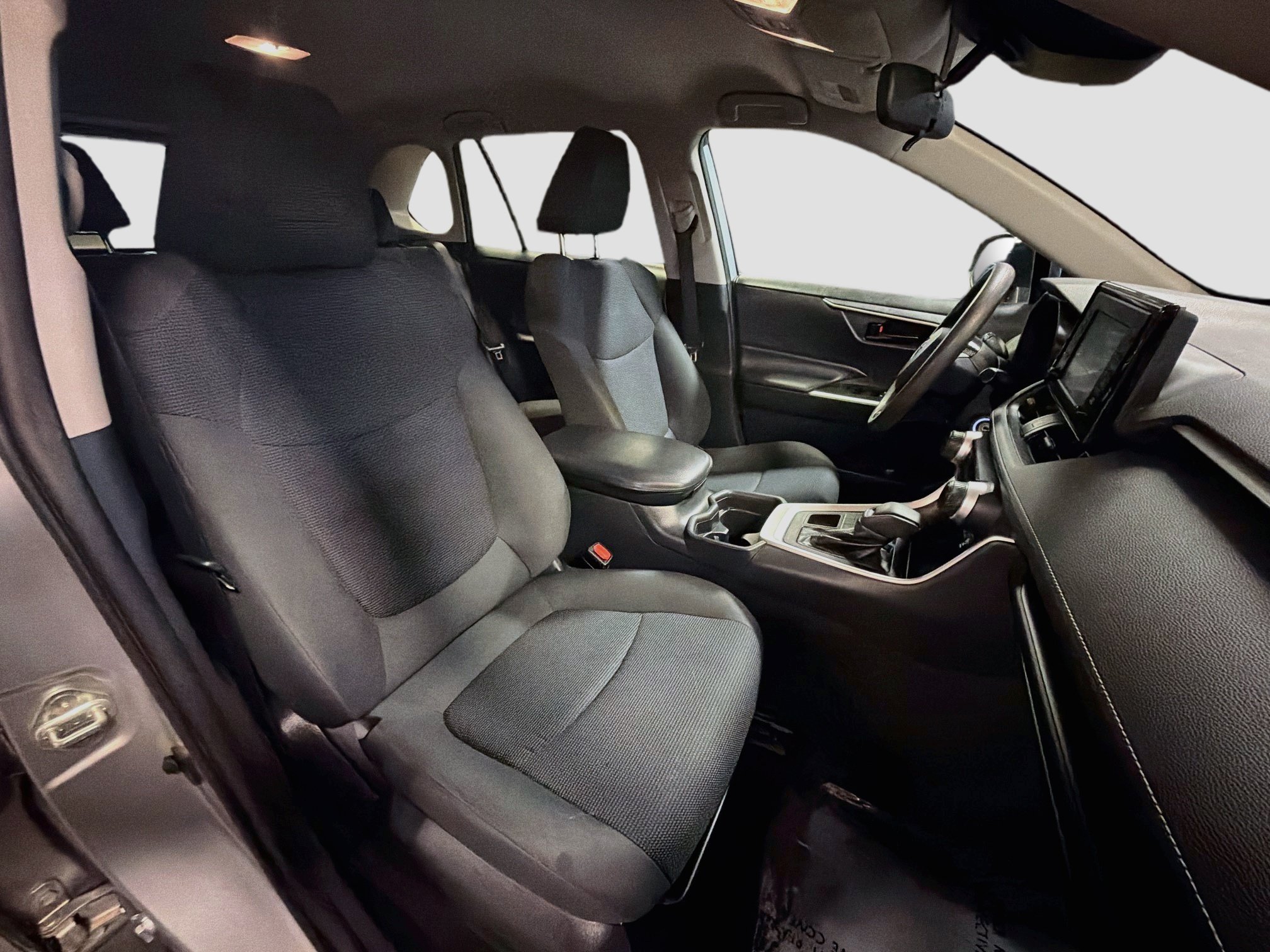 Used 2019 Toyota RAV4 LE AWD/4WD image 28