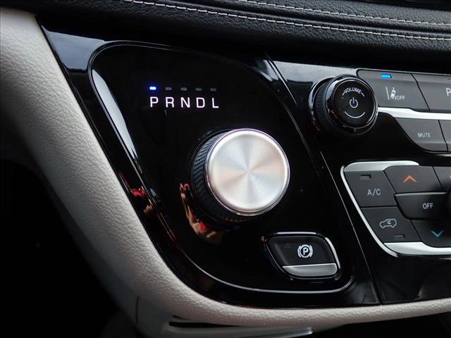 Used 2022 Chrysler Pacifica Touring-L image 21