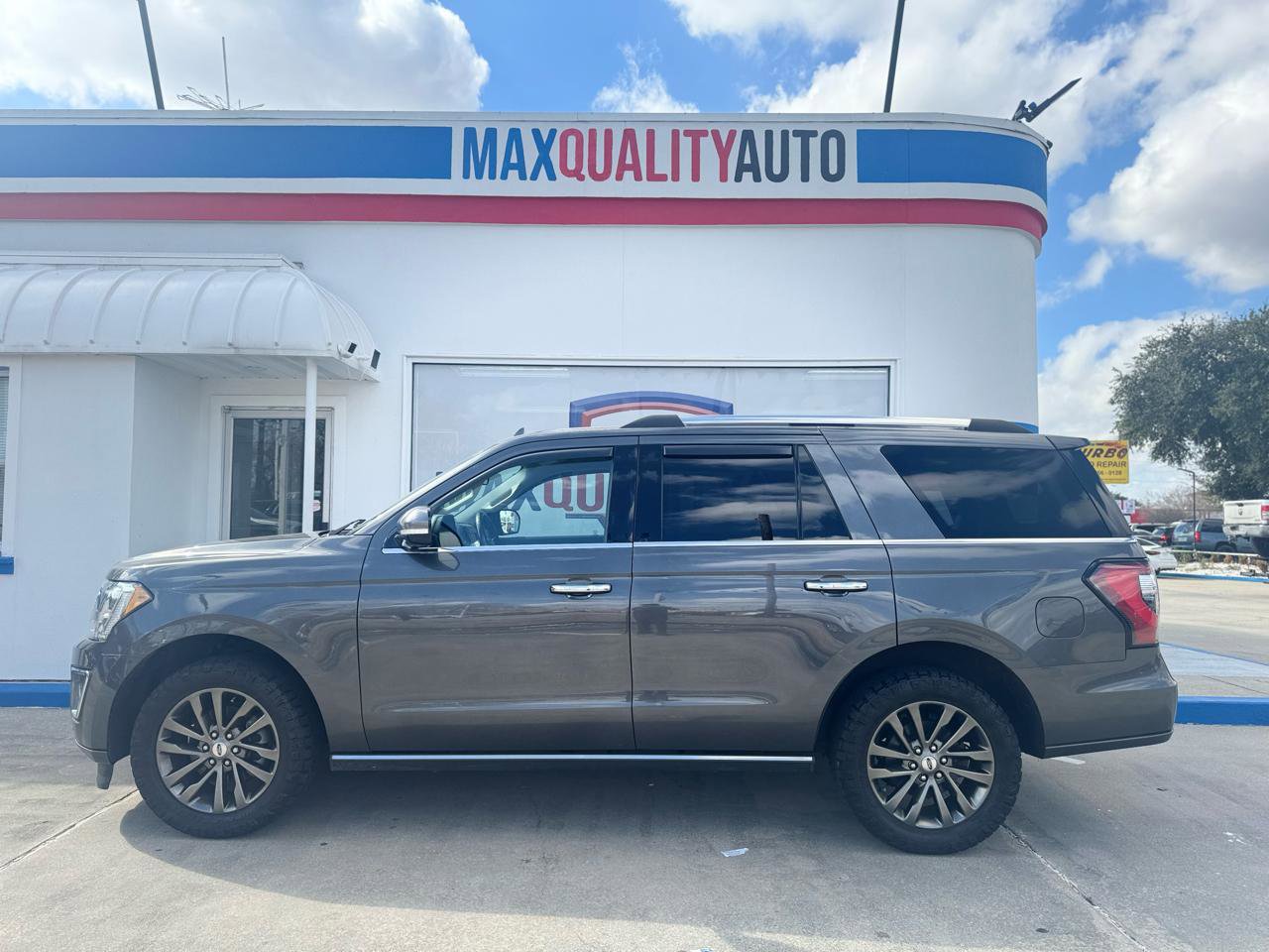 Used 2020 Ford Expedition Limited image 17