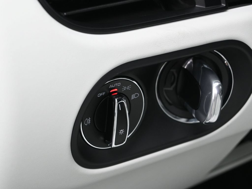 Certified 2026 Porsche Macan AWD/4WD image 16