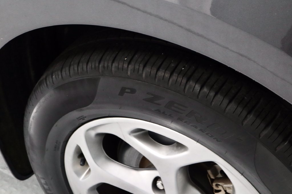 Used 2023 Chrysler Pacifica Limited FWD image 18