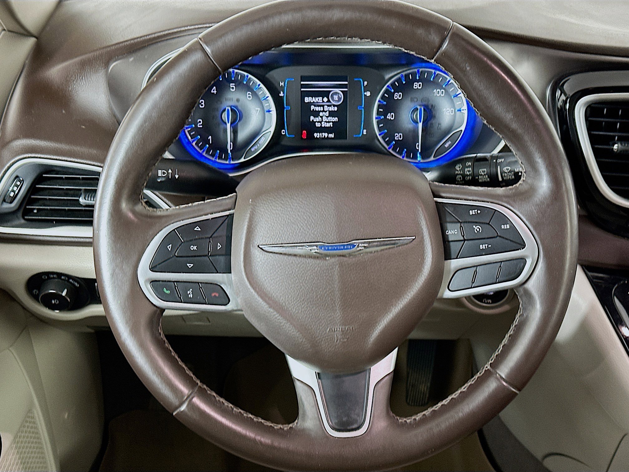 Used 2017 Chrysler Pacifica Touring-L w/ Tire & Wheel Group image 18