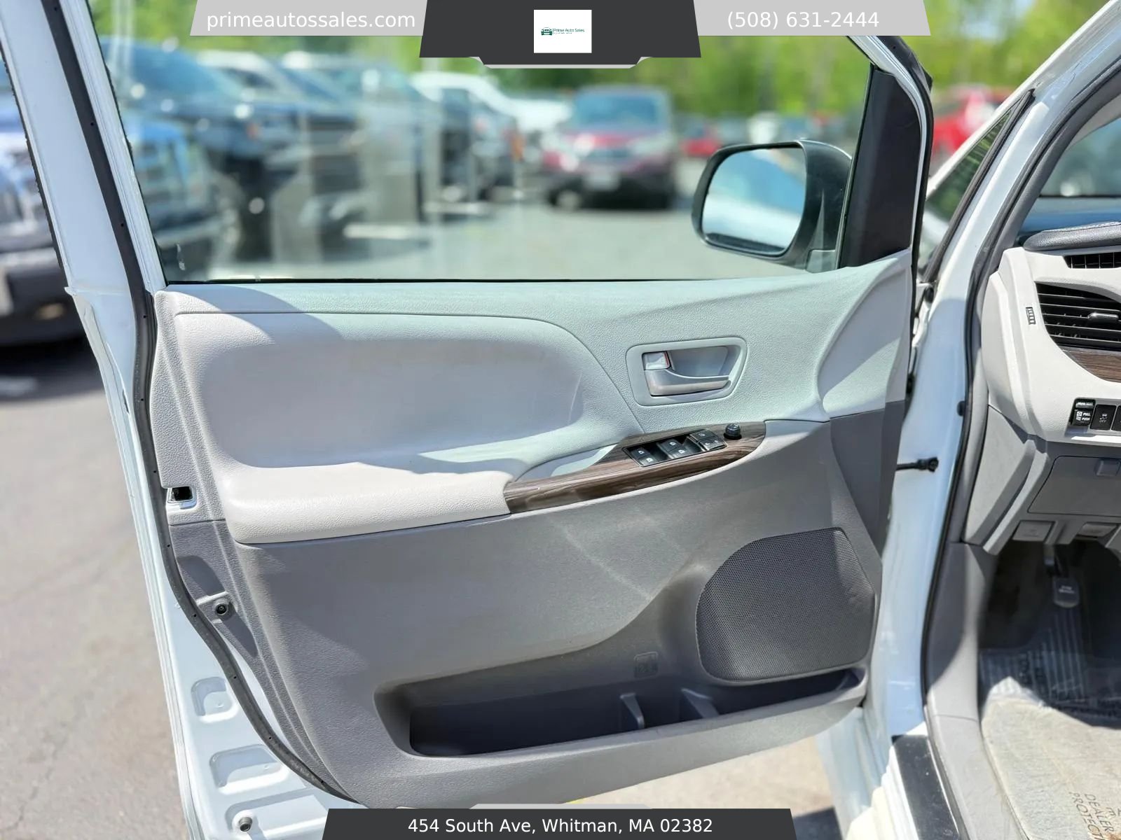 Used 2019 Toyota Sienna XLE w/ XLE Navigation Package FWD image 31