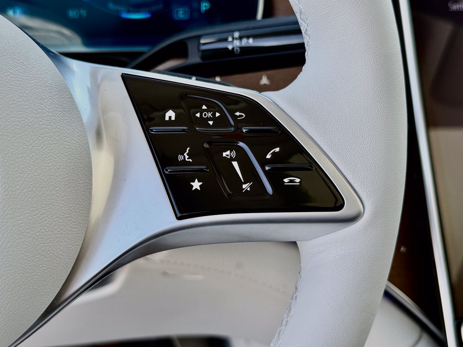 New 2026 Mercedes-Benz EQE 320 4MATIC SUV image 21