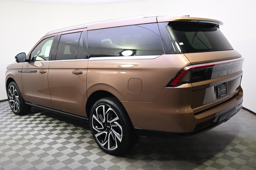New 2026 Lincoln Navigator L Black Label AWD/4WD image 3