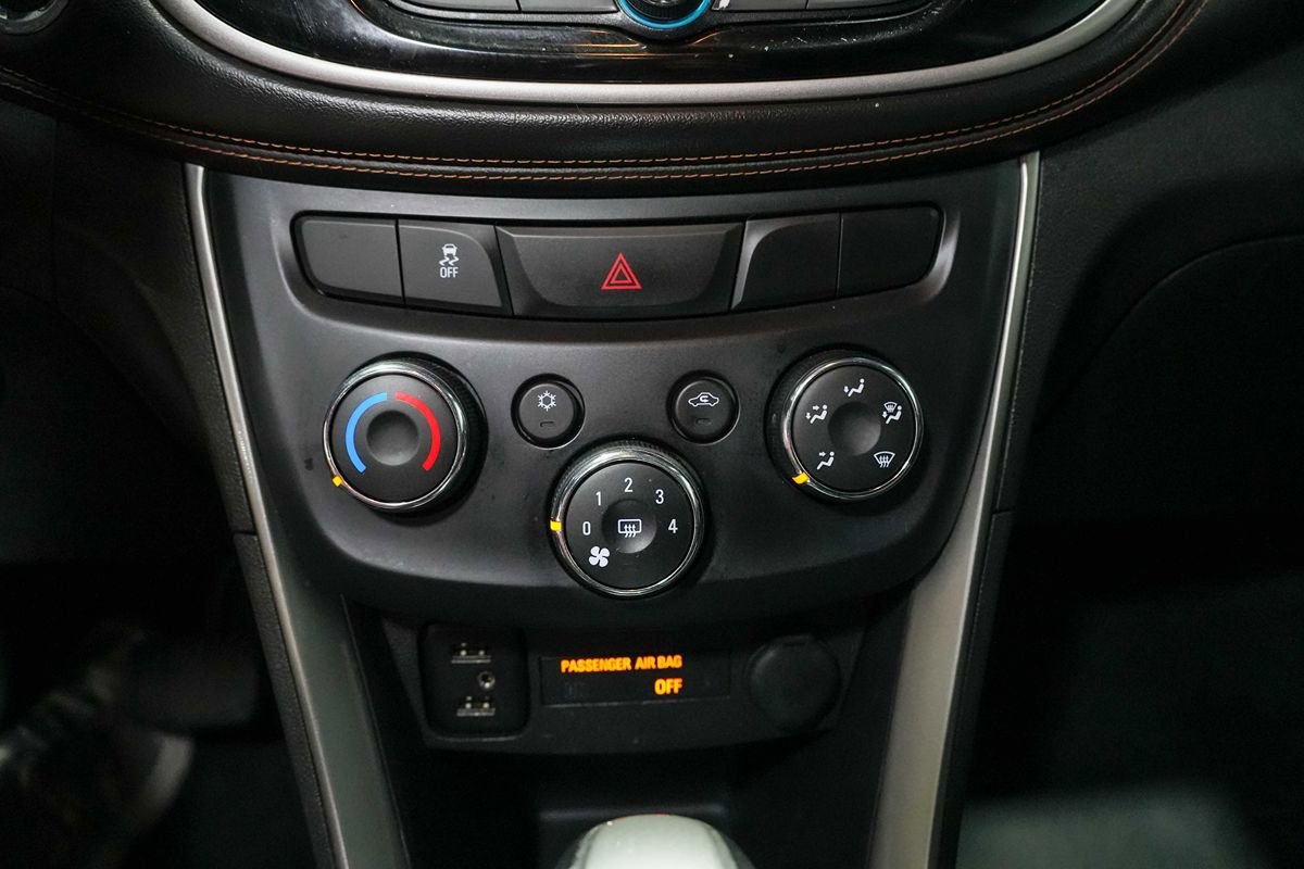 Used 2018 Chevrolet Trax LT w/ LT Convenience Package FWD image 15