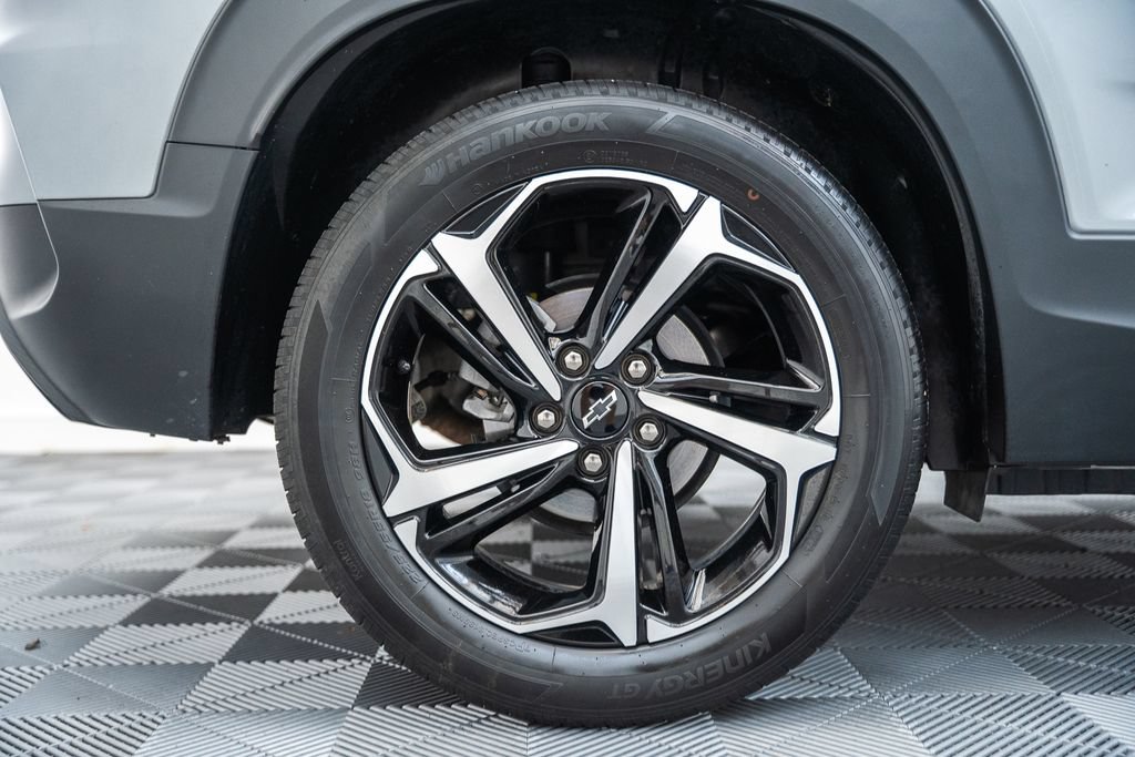 Used 2023 Chevrolet TrailBlazer RS w/ Sun and Liftgate Package FWD image 22