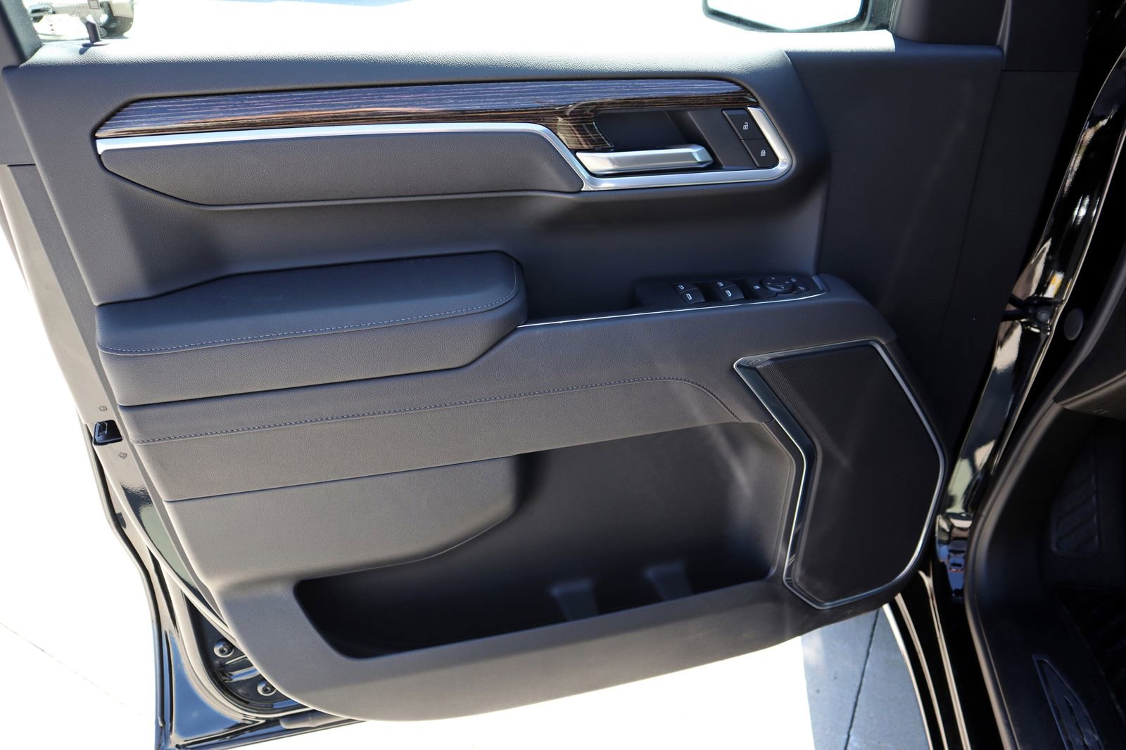 New 2025 GMC Sierra 1500 Elevation image 8