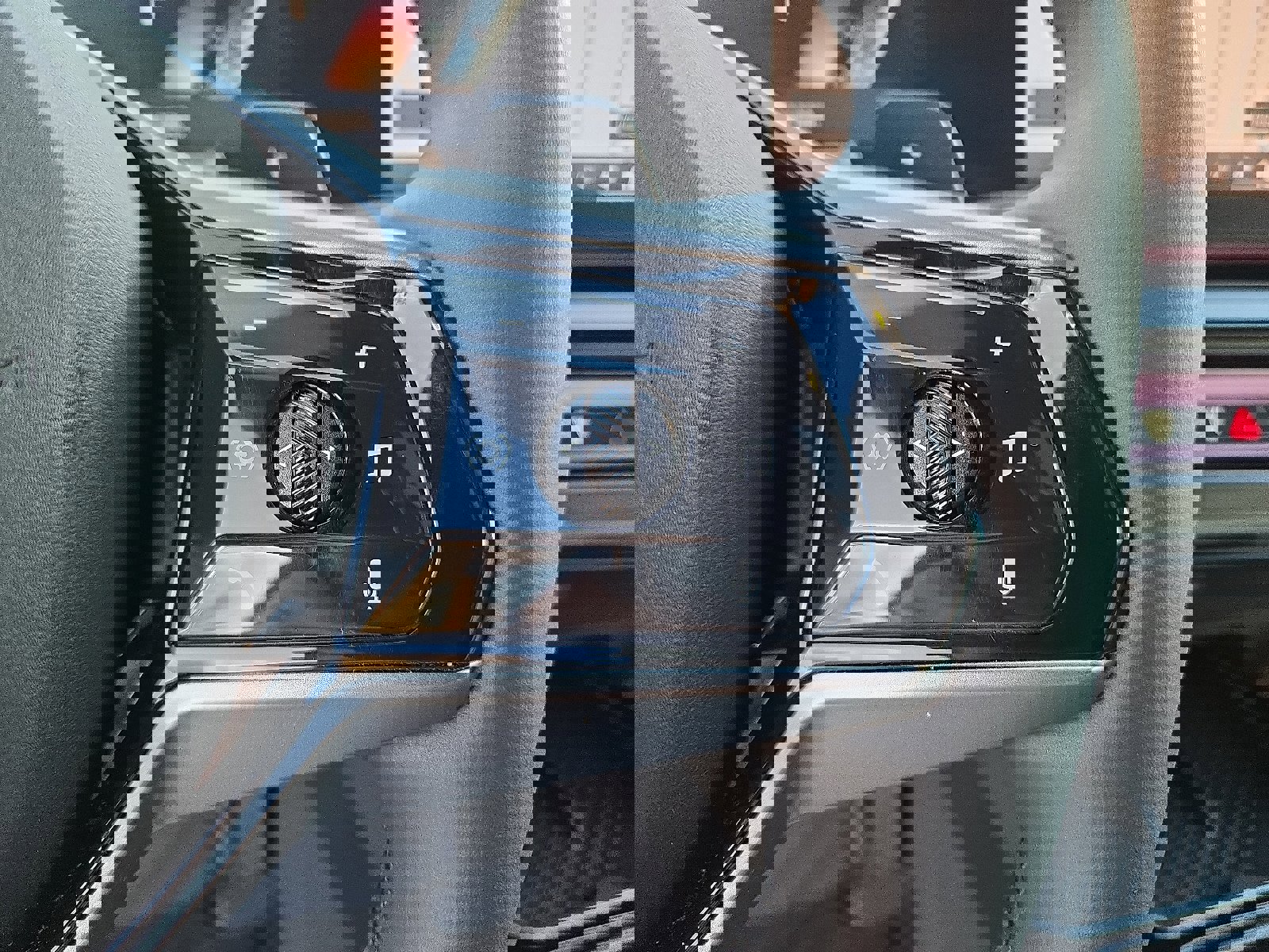 Used 2024 BMW 540i xDrive w/ Premium Package image 24