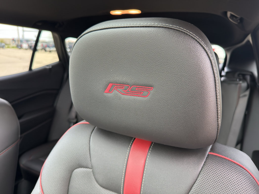 Used 2025 Chevrolet Trax RS w/ Sunroof Package FWD image 12