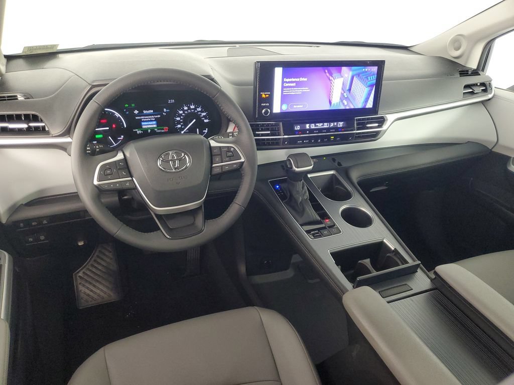 Used 2025 Toyota Sienna XLE w/ XLE Plus Package FWD image 15