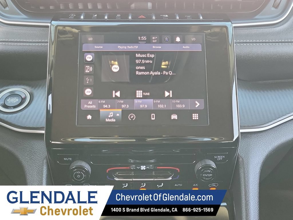 Used 2023 Jeep Grand Cherokee Laredo AWD/4WD image 24