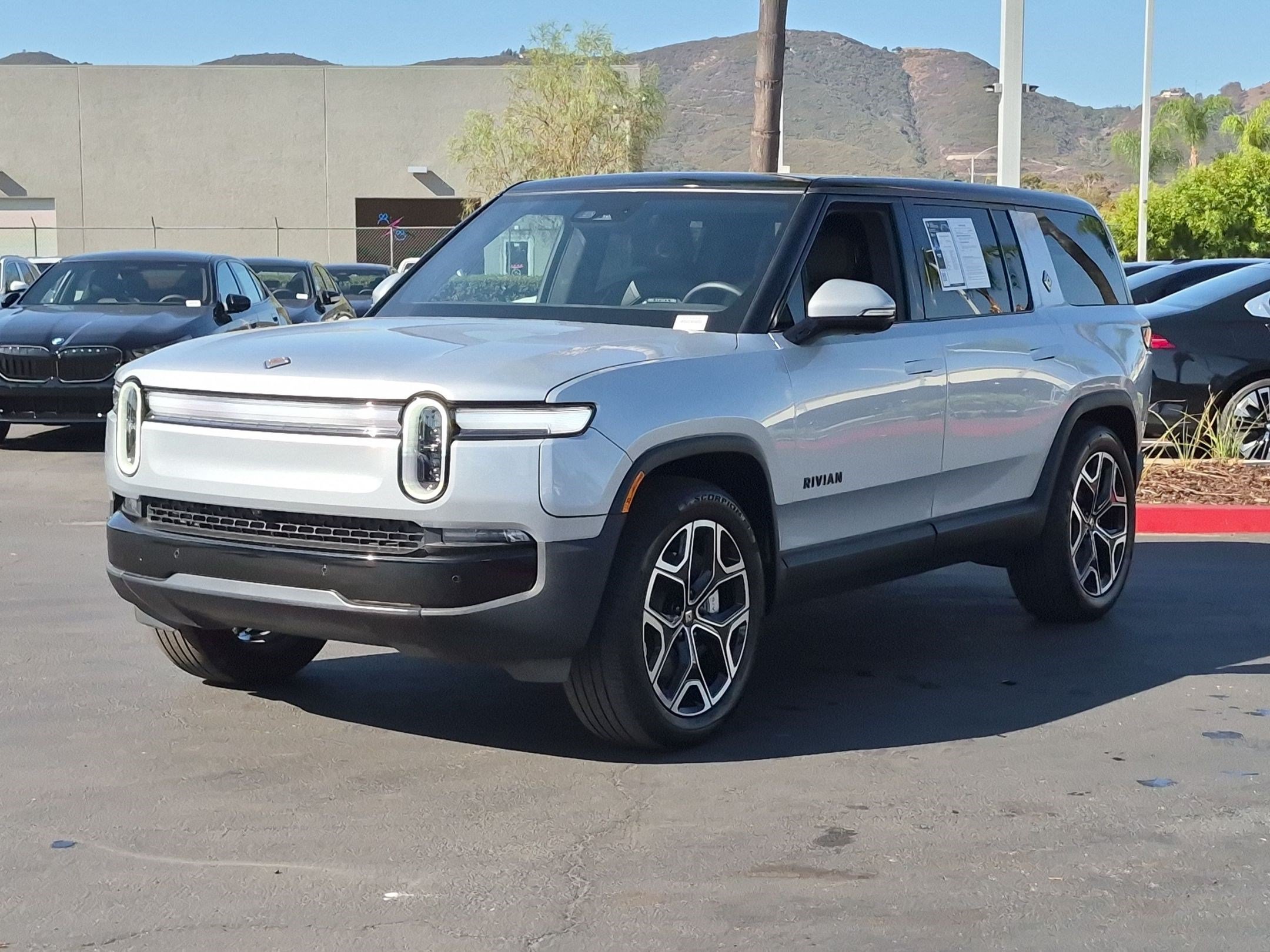 Used 2025 Rivian R1S Adventure Dual AWD/4WD image 5