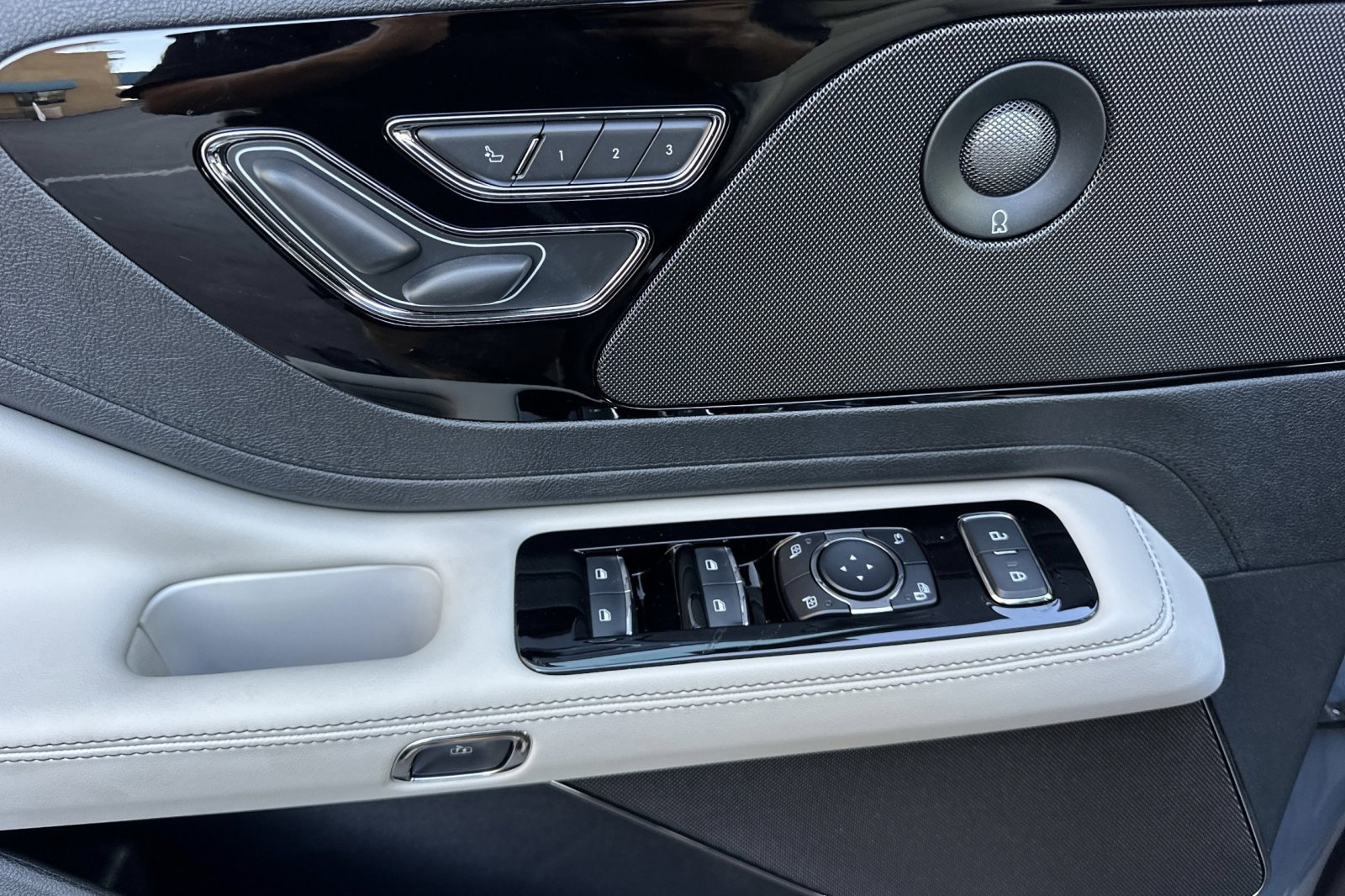 New 2025 Lincoln Aviator 2WD image 10