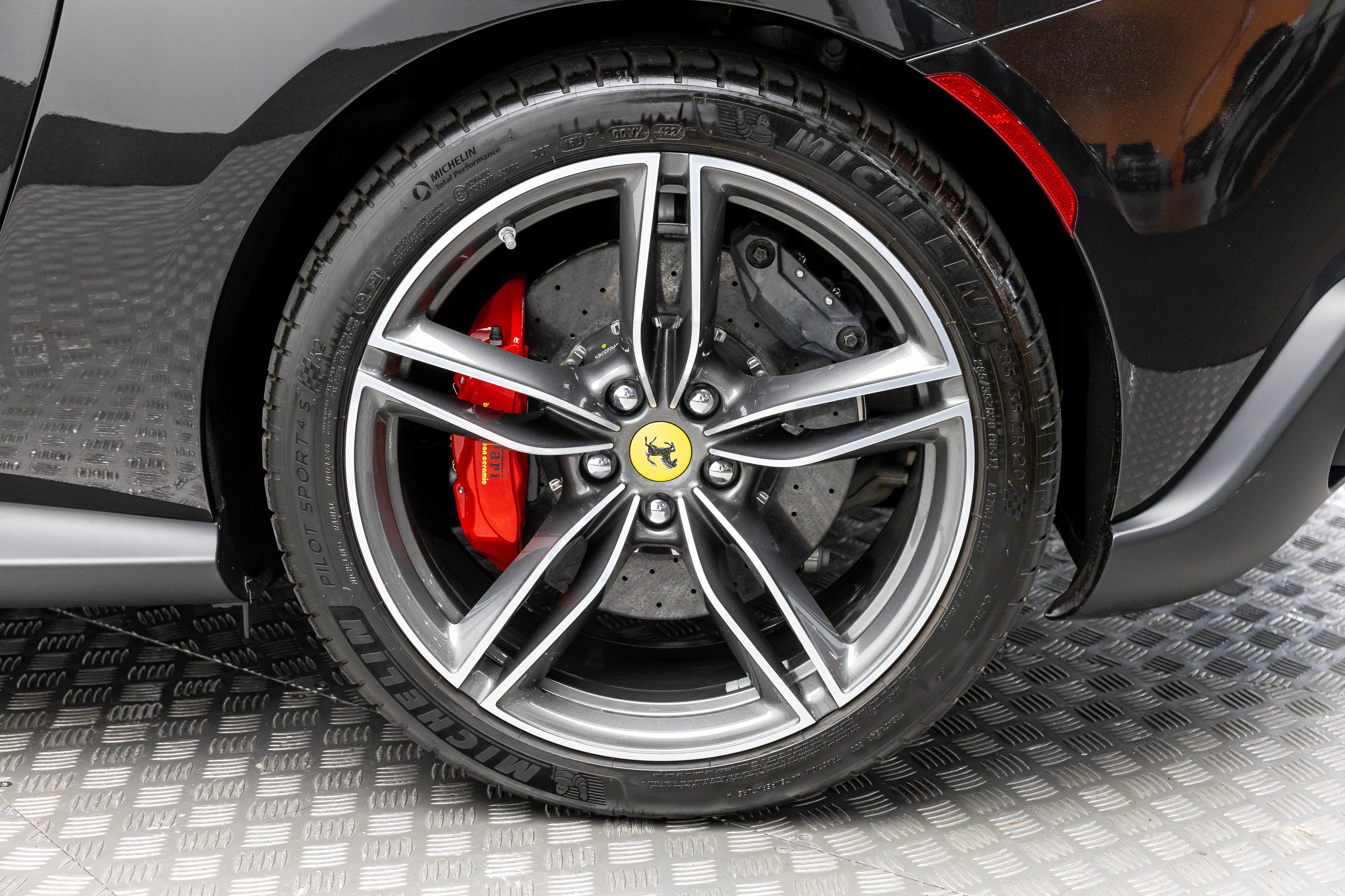 Used 2025 Ferrari Roma Spider RWD image 23