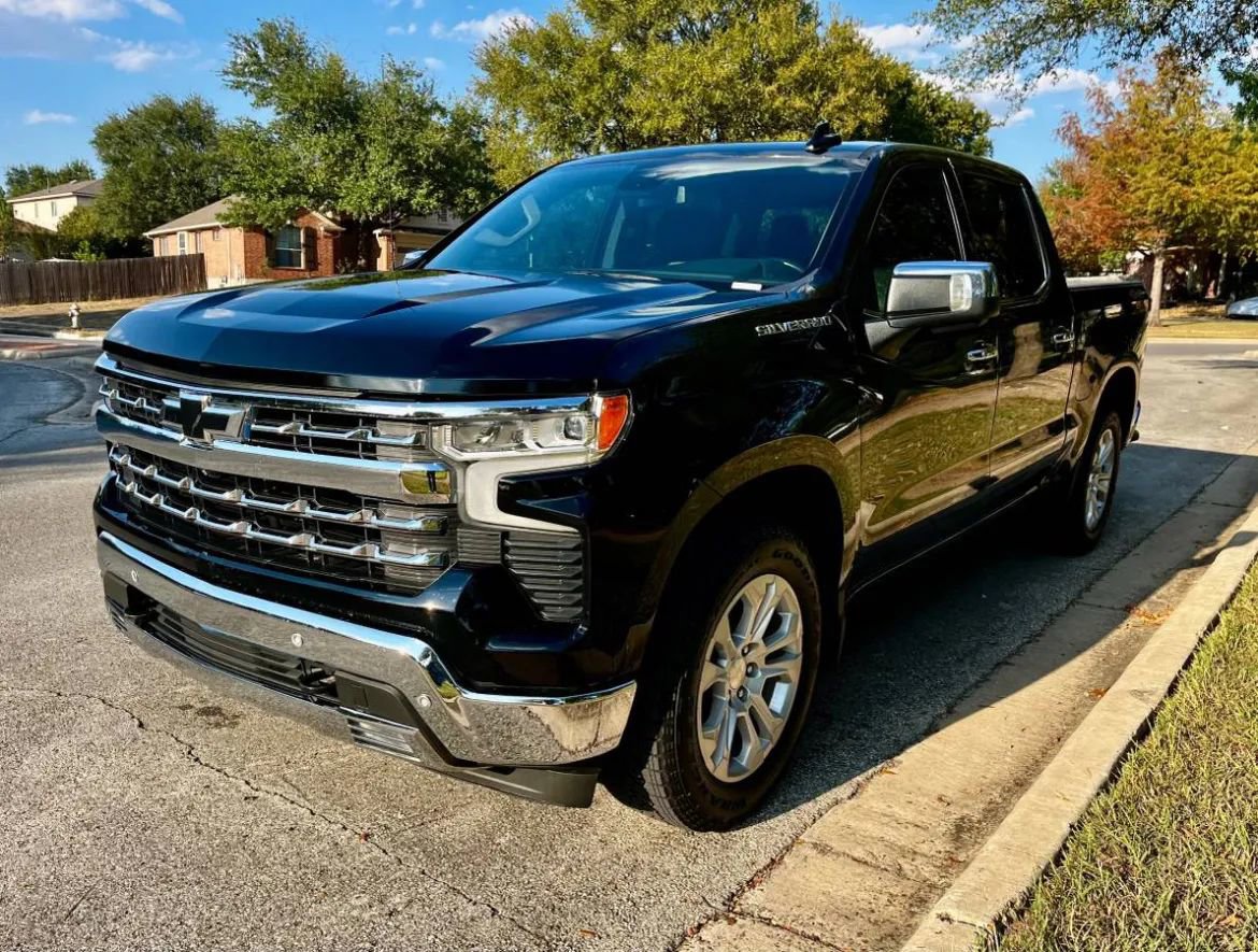 Used 2022 Chevrolet Silverado 1500 LTZ image 2