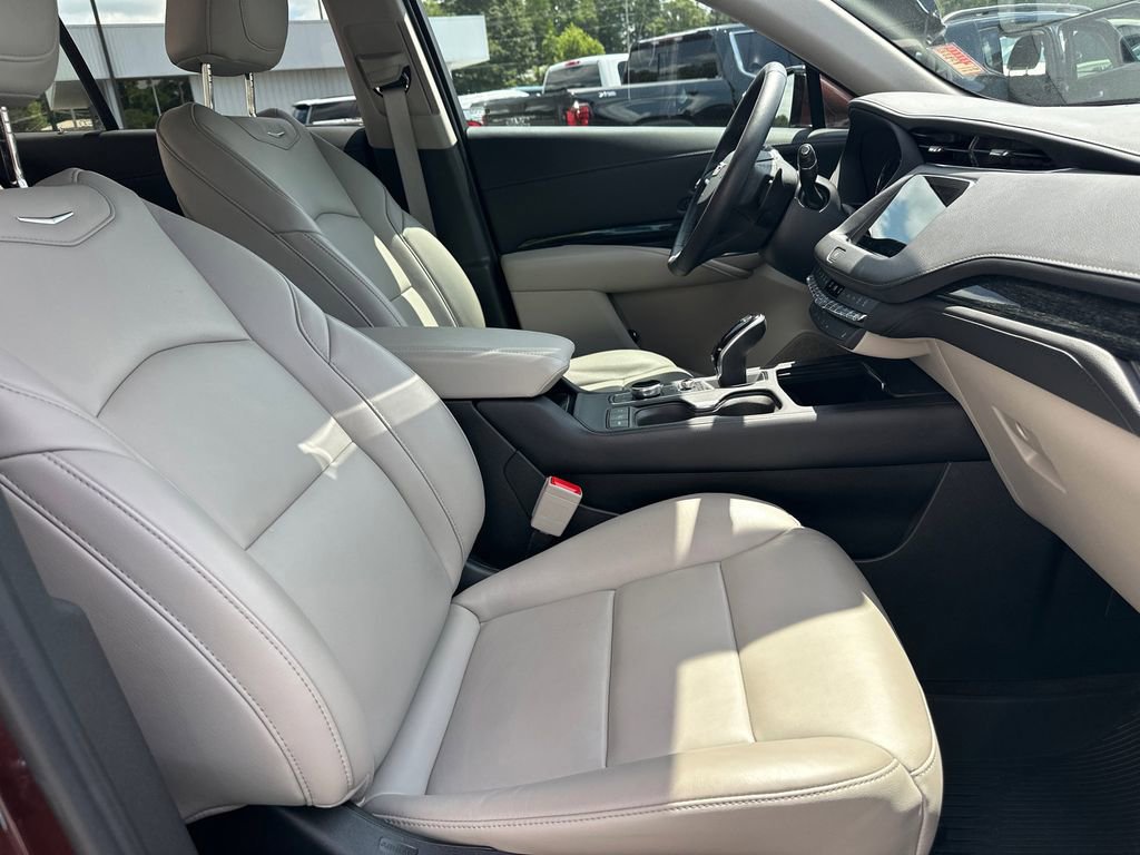 Certified 2022 Cadillac XT4 Premium Luxury w/ Enhanced Visibility Package FWD image 13