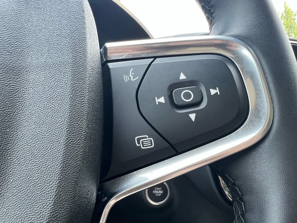 Certified 2025 Volvo XC40 B5 Core AWD/4WD image 13