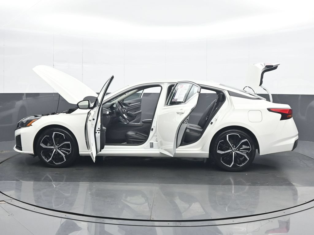 Used 2025 Nissan Altima 2.5 SR FWD image 38