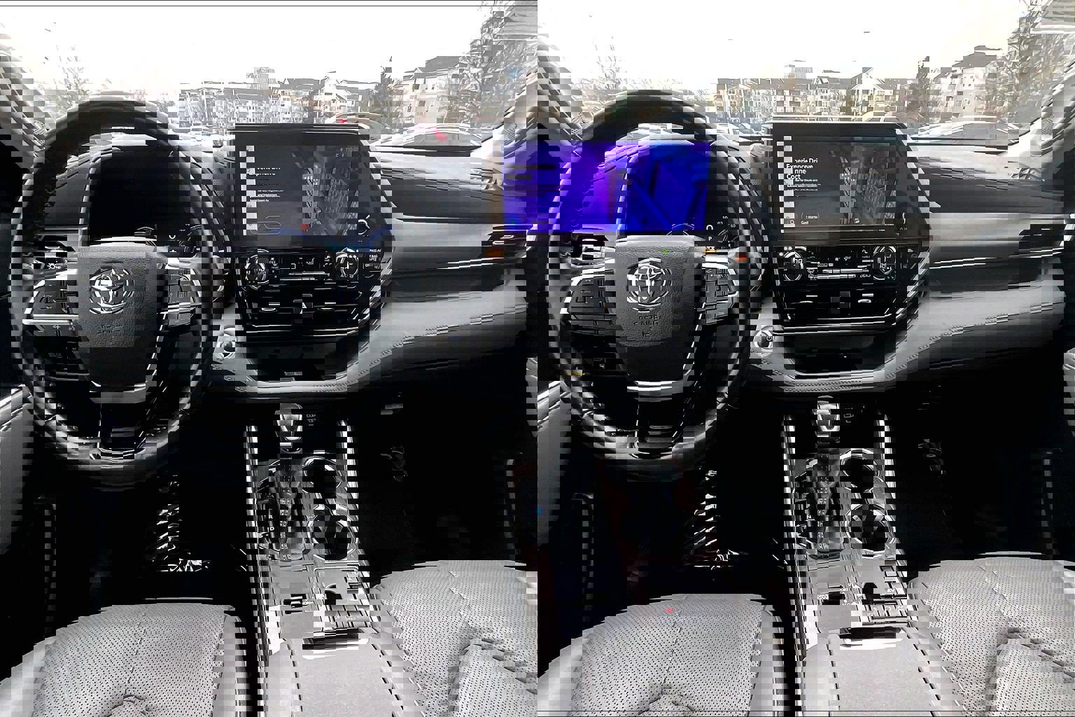 Used 2023 Toyota Highlander Limited image 14